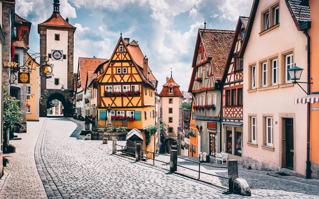 Eine der schönsten Städte in Deutschland liegt an der Burgenstraße: Rothenburg ob der Tauber Altstadt (Hier das „Plönlein“)