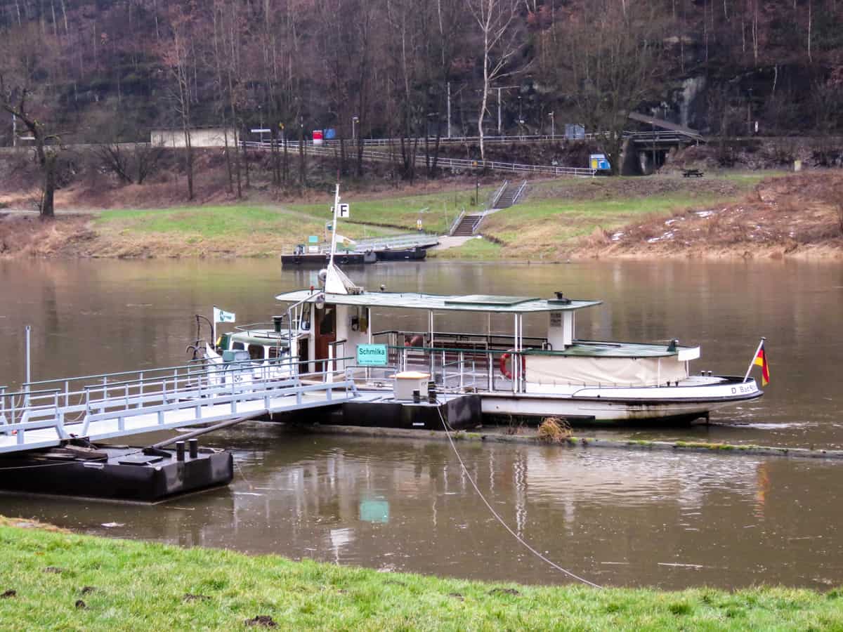 Mit der Fähre kommst Du schnell über die Elbe