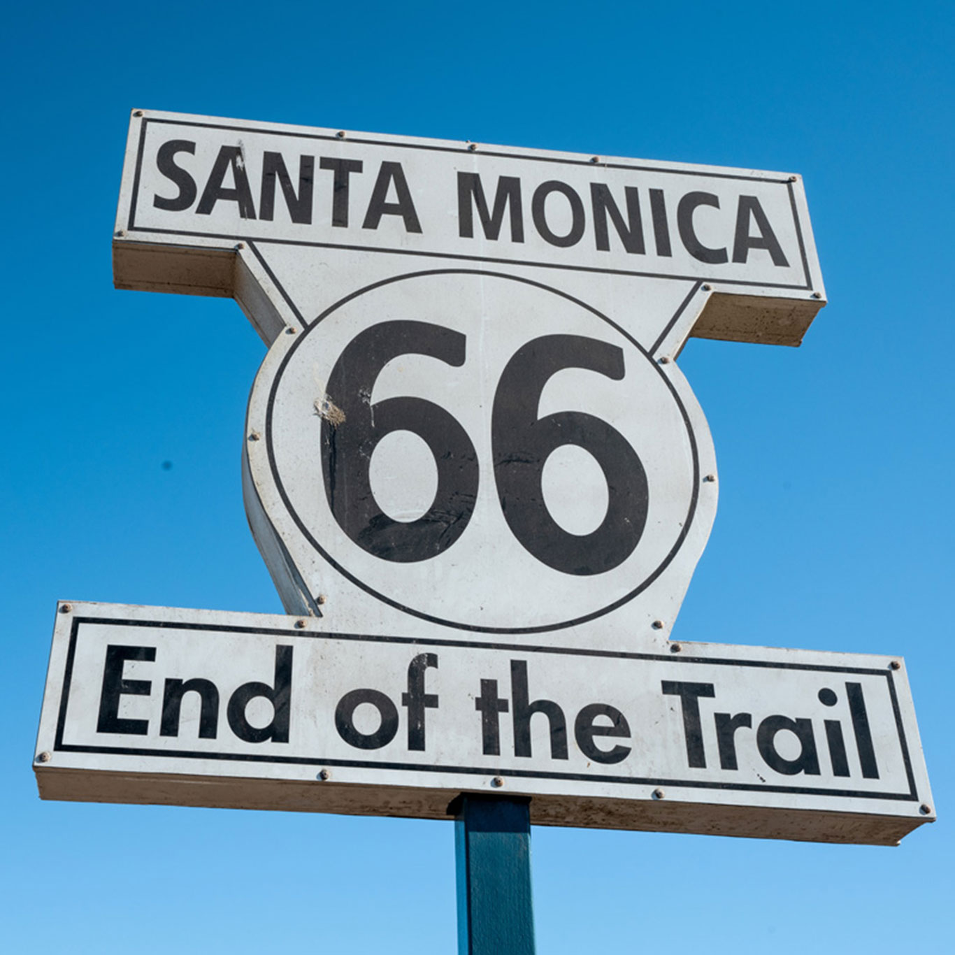 End of the Trail-Schild der Route 66 am Santa Monica Pier