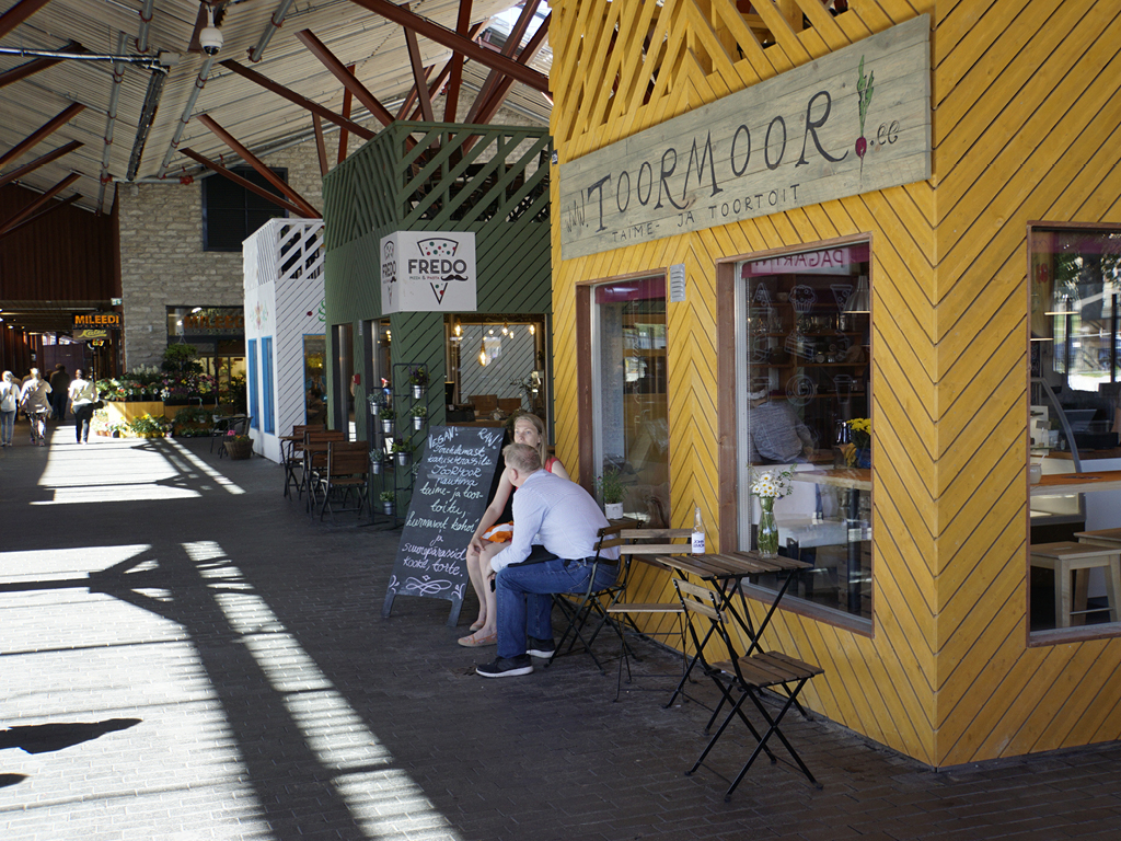 Tallinn: Balti Jaama Turg drinnen