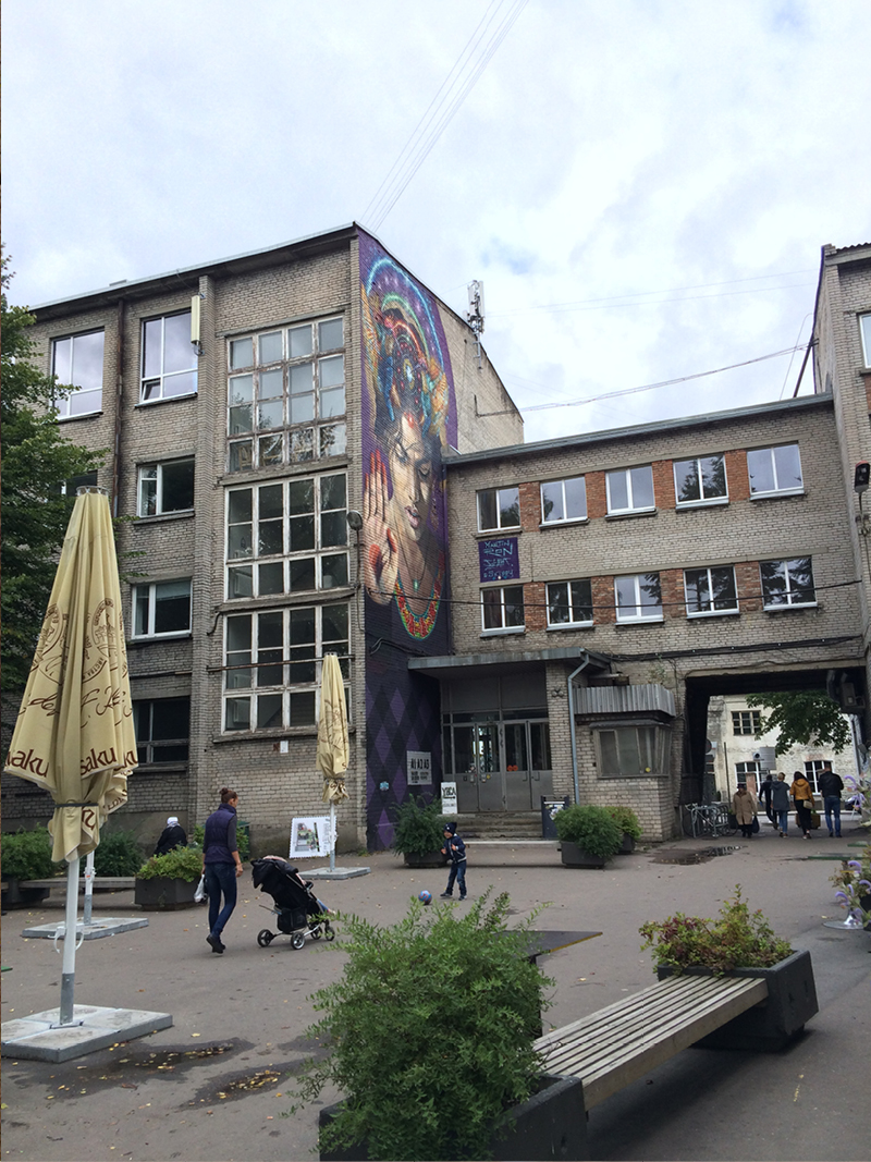 Telliskivi-Komplex mit Ateliers, Büros, Cafés und Flohmärkten