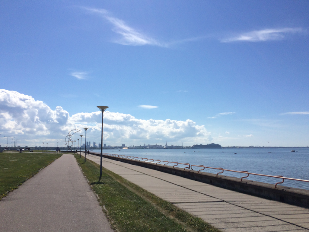 Strandpromenade Pirita Tee