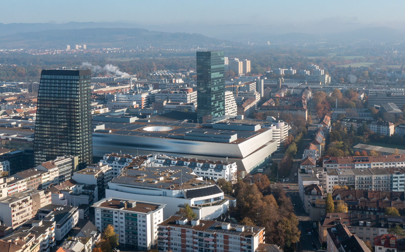 Messe mit Messeturm in Basel
