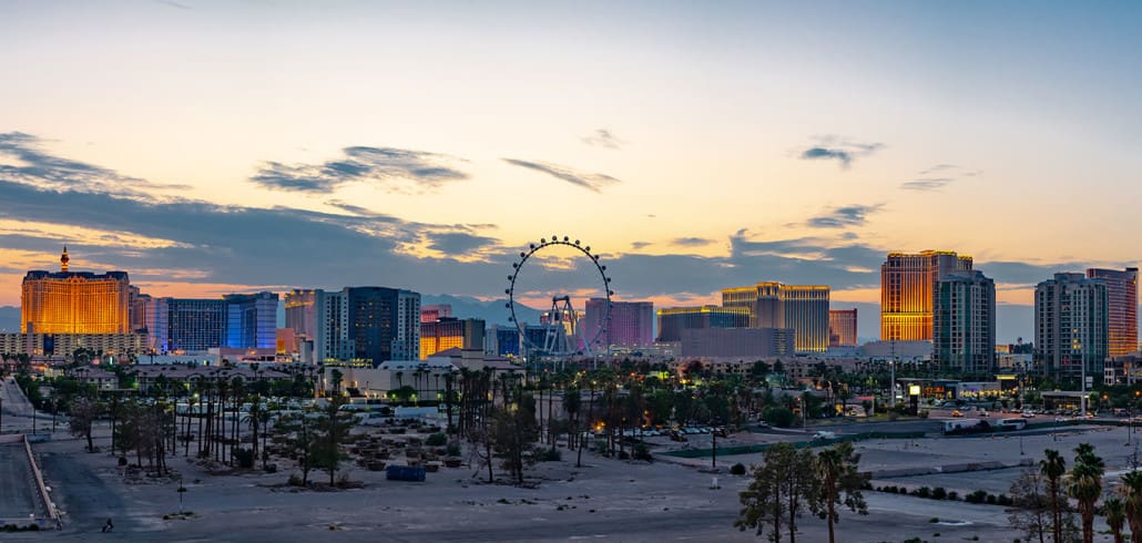 Las Vegas Skyline mit dem größten Riesenrad der USA.