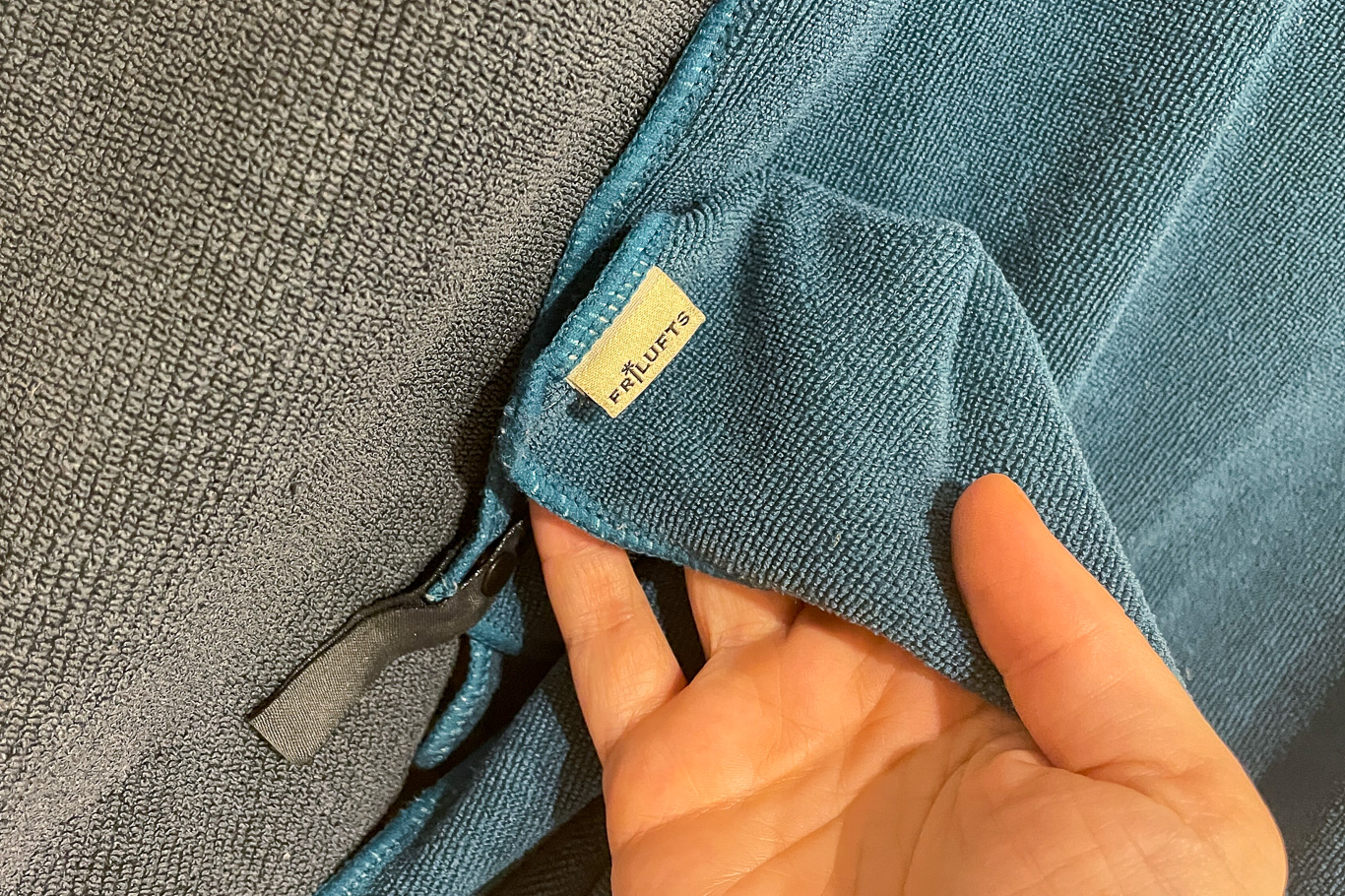 Reisehandtuch von Frilufts, ideales Reiseutensil zum Camping