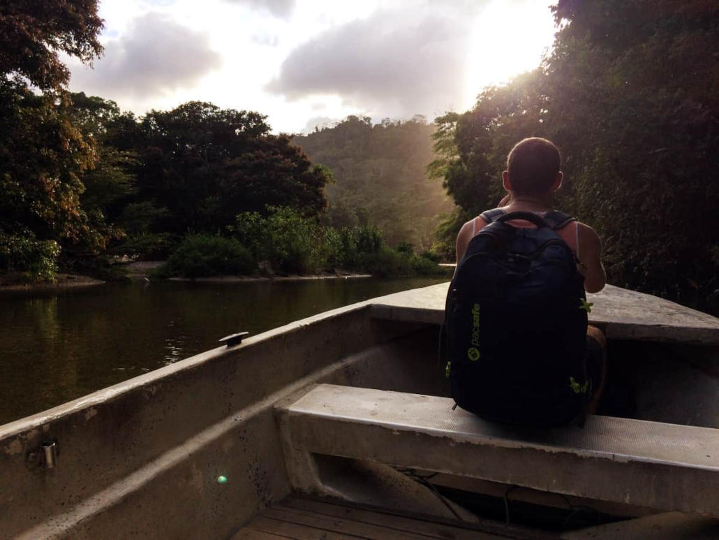 Bootsfahrt zur Taironaka Lodge bei Palomino