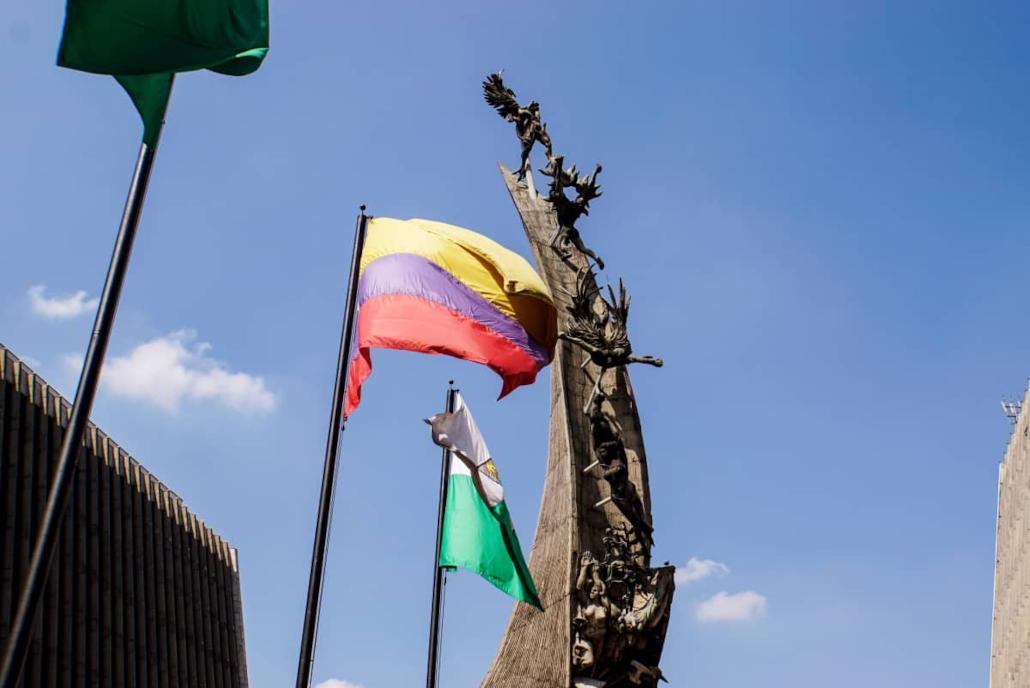 El Monument a La Raza