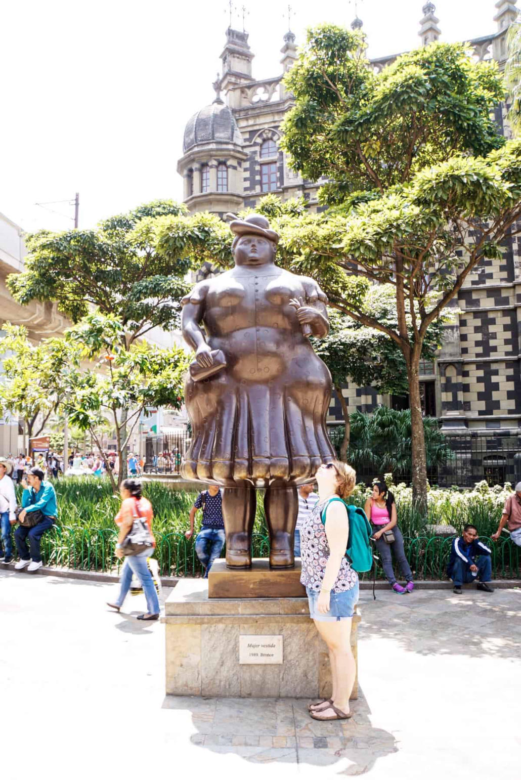 Bronzeskulptur Frau Plaza Botero