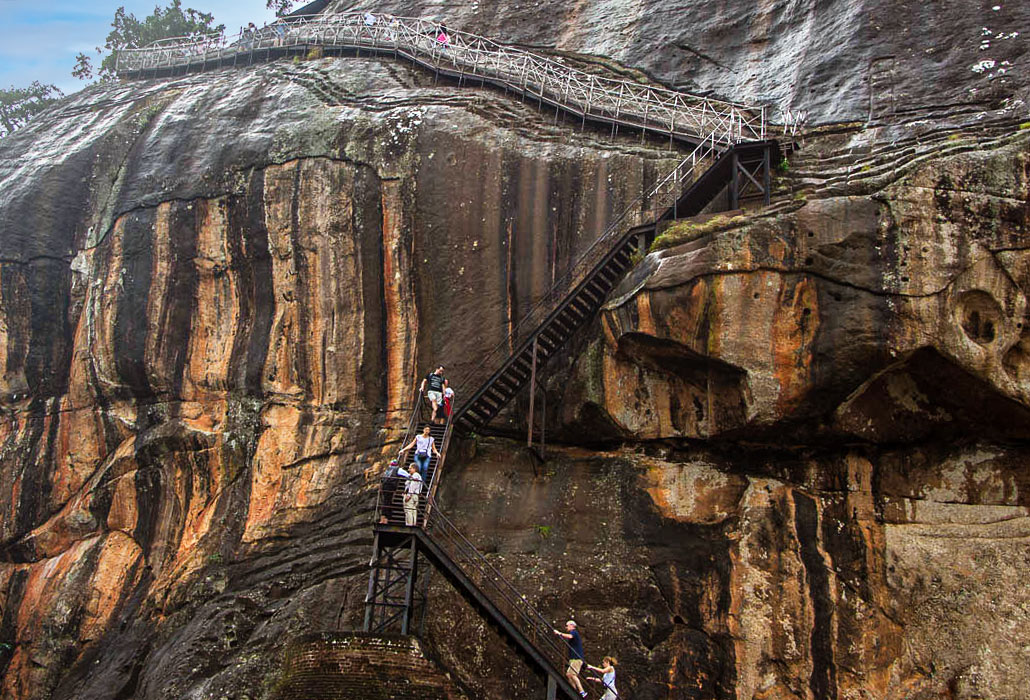 Sigiriya Treppen nach oben eng