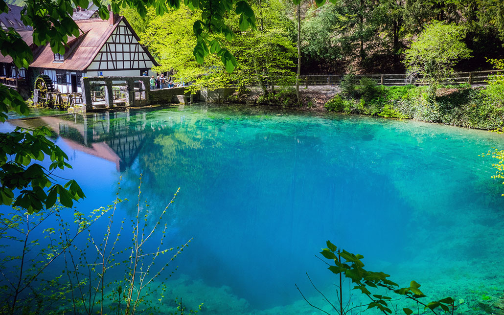 Bei Blauberen im Urdonautal gibt es einen besonders sch&ouml;nen Ort: Den Blautopf. 