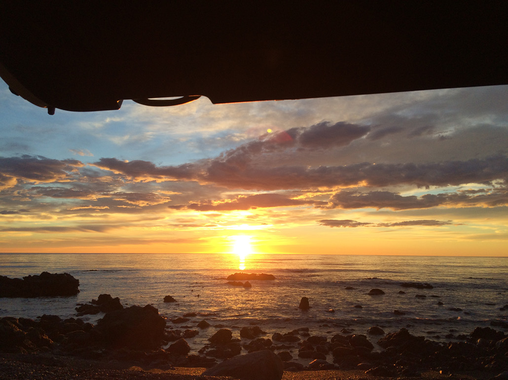 Campervan mit Sonnenaufgang