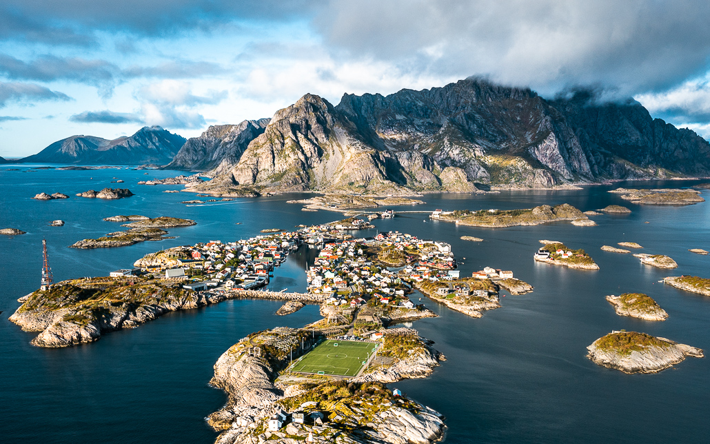 Henningsvær Fußballplatz Lofoten Highlight
