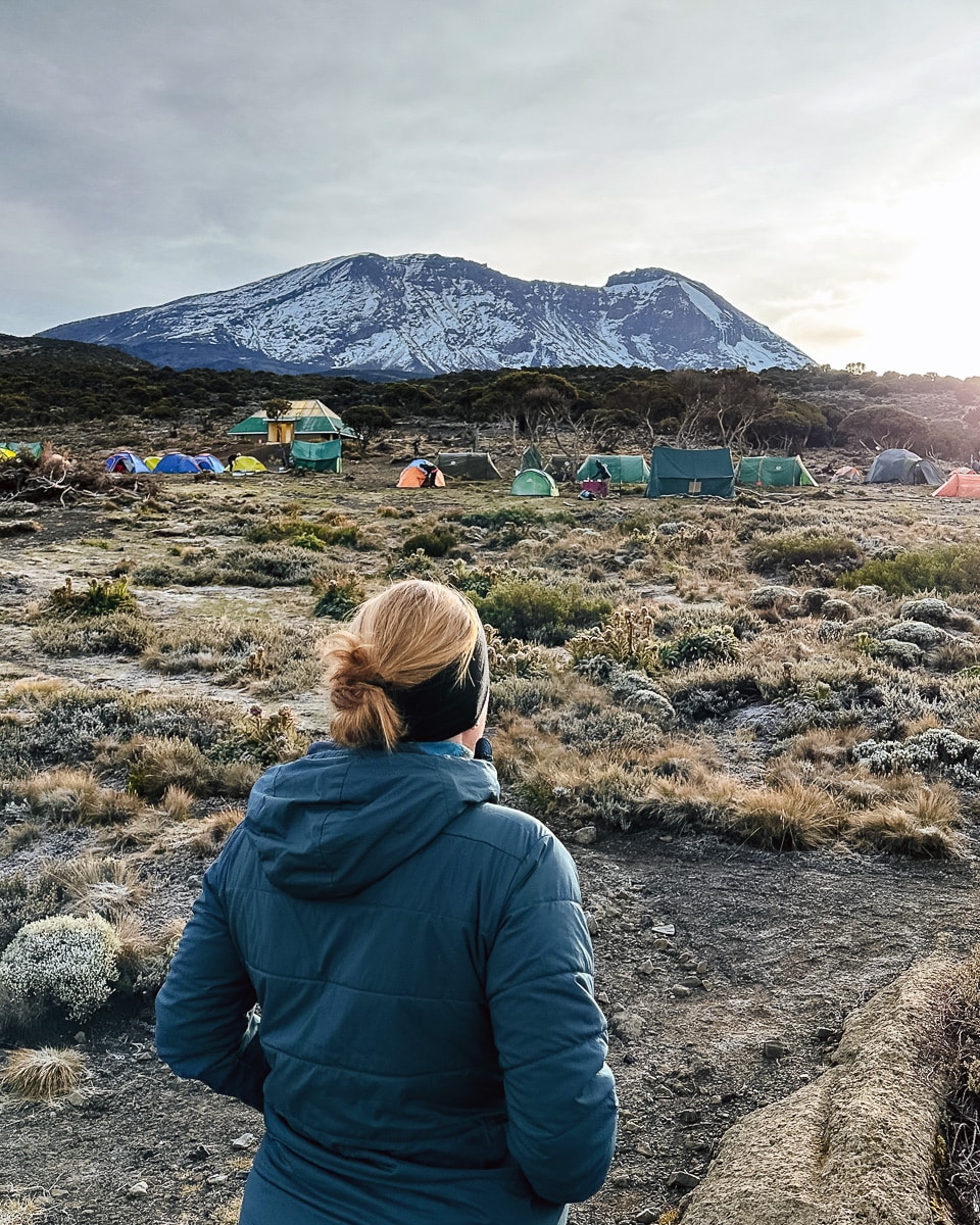 Blick vom Shira Cave Camp auf den Gipfel des Kilis.