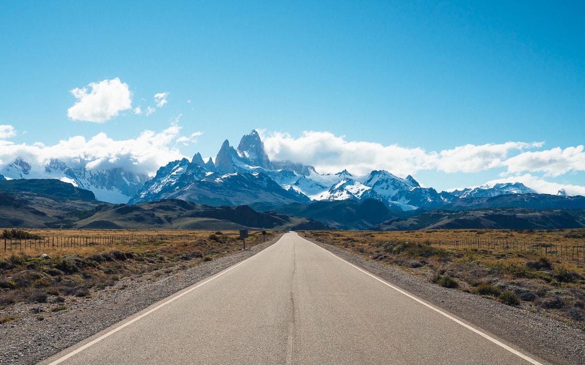 Anreise nach El Chaltén aus El Calafate: ziemlich beeindruckend das Bergmassiv