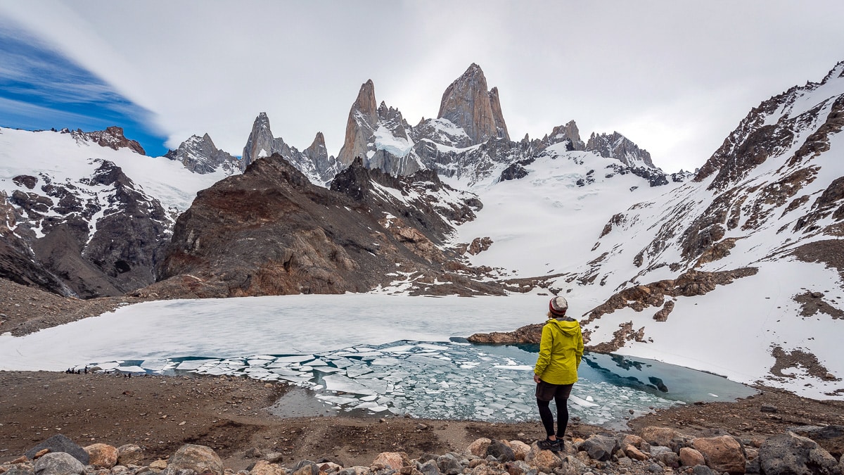 Laguna Torre mit Blick auf den Cerro Torre und das Bergmassiv.
