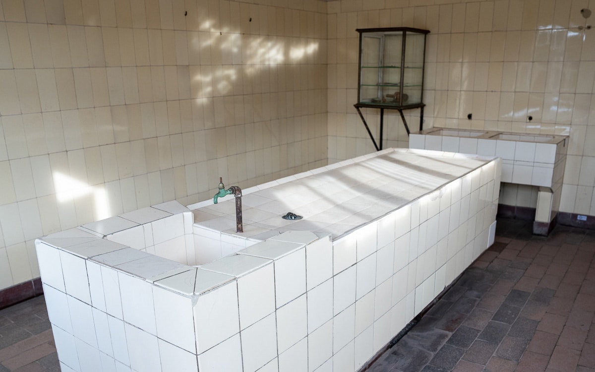 Pathologie am Eingang zum Kremmatorium. Buchenwald Gedenkstätte