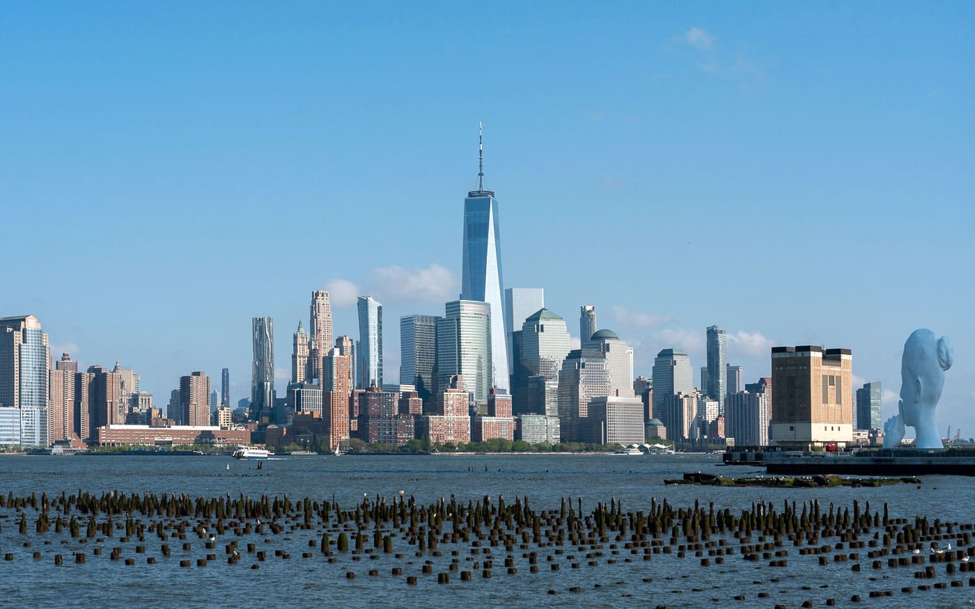 Water's Soul Skulptur mit Blick auf Manhattan (Newport New Jersey)