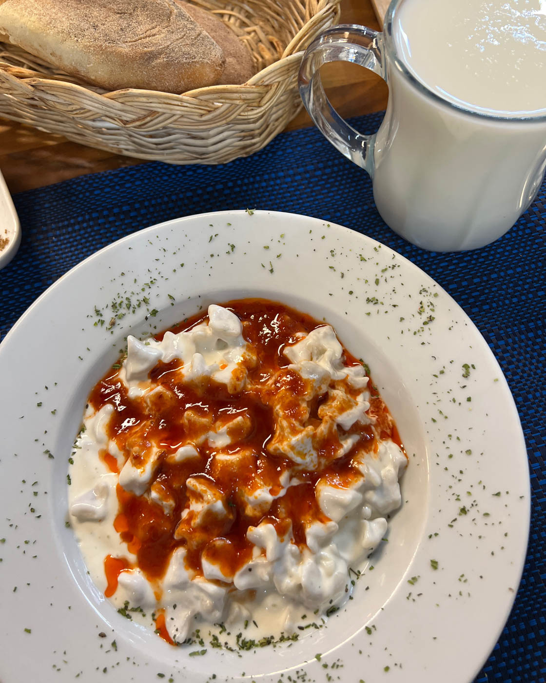 Türkisch Manti mit Ayran