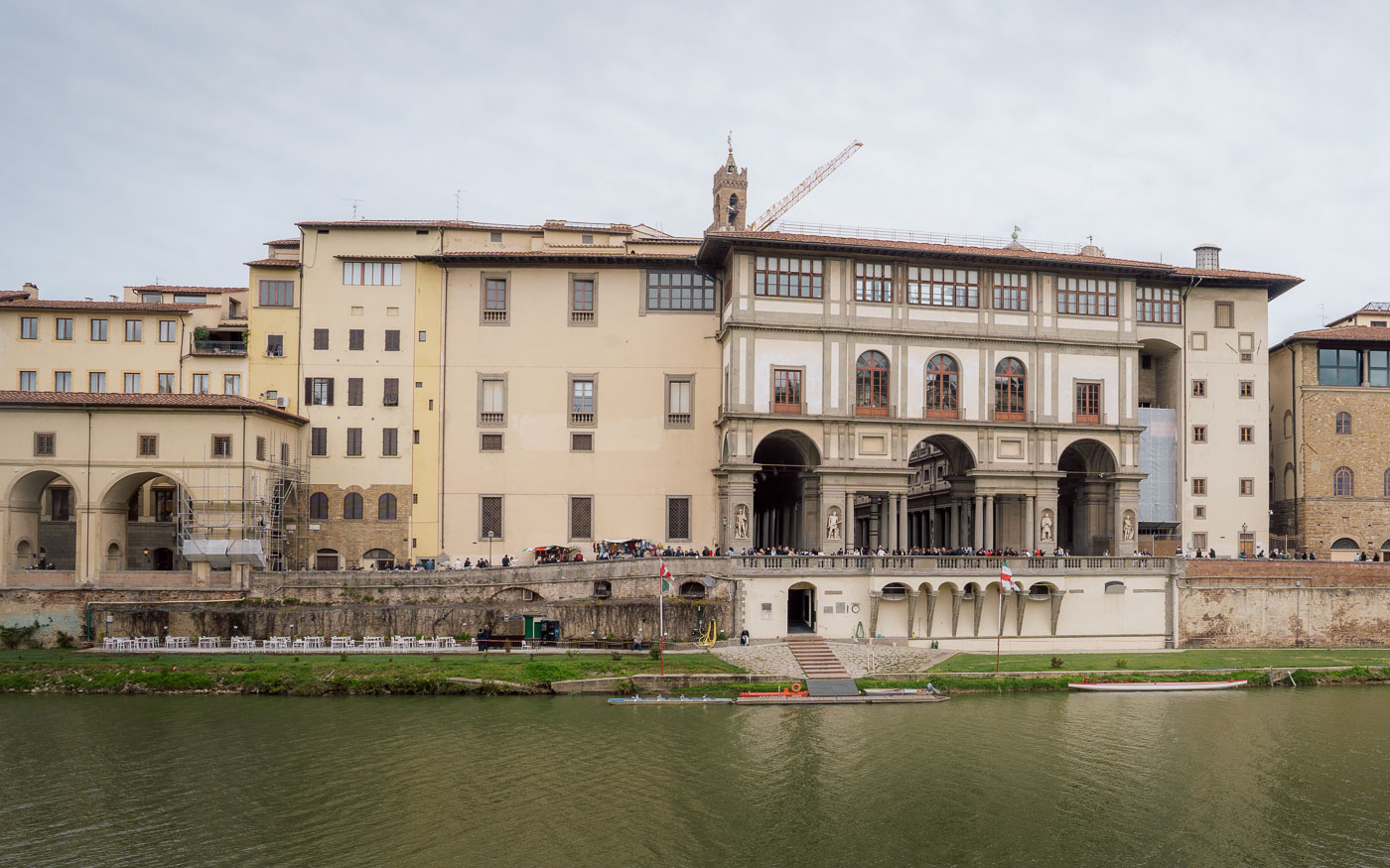 Uffizien von aussen in Florenz
