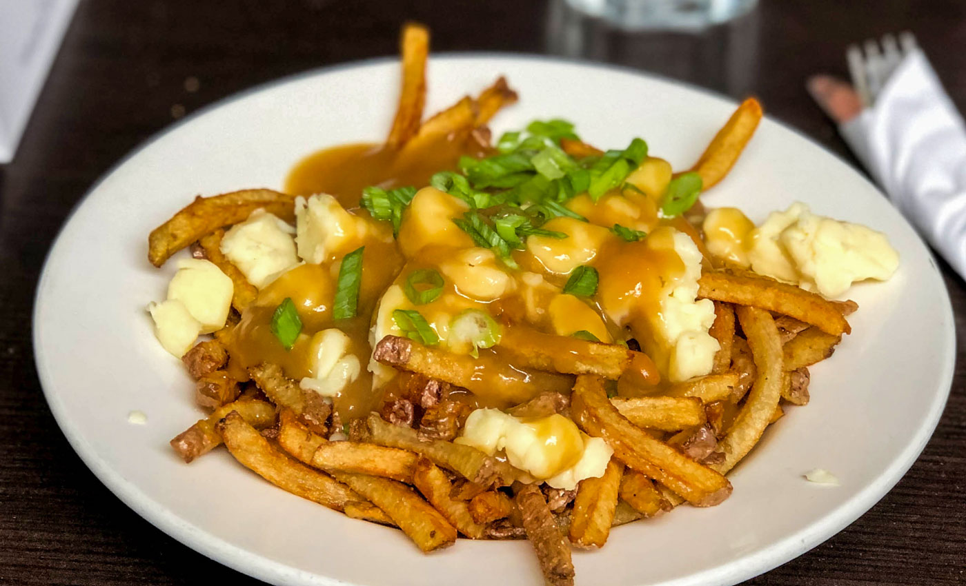 Die glorreiche Poutine von "Le Garage" Winnipeg