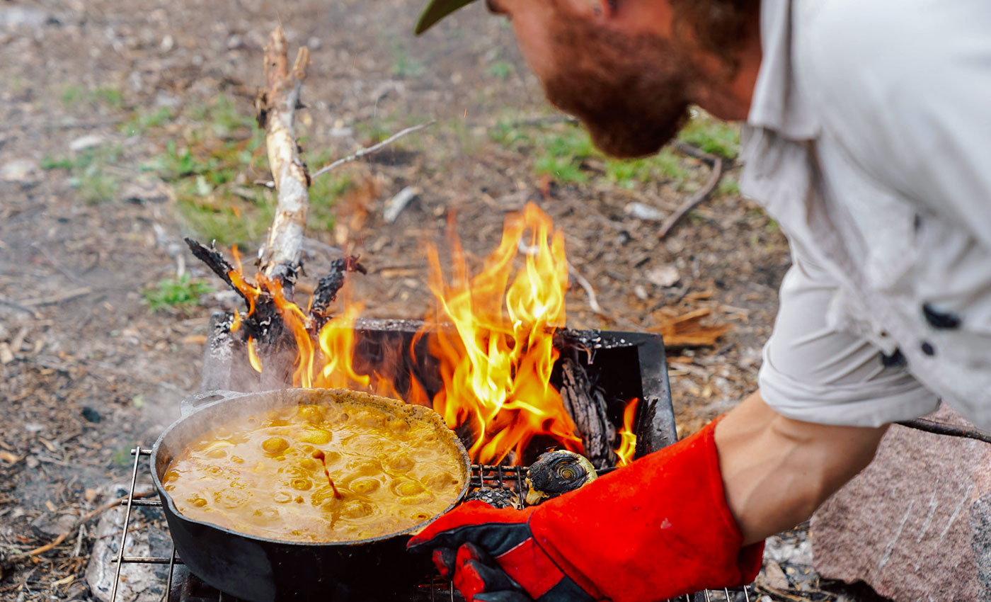 Liam der Versorger, hier: Mit Butter Chicken. Seagrim Lakes