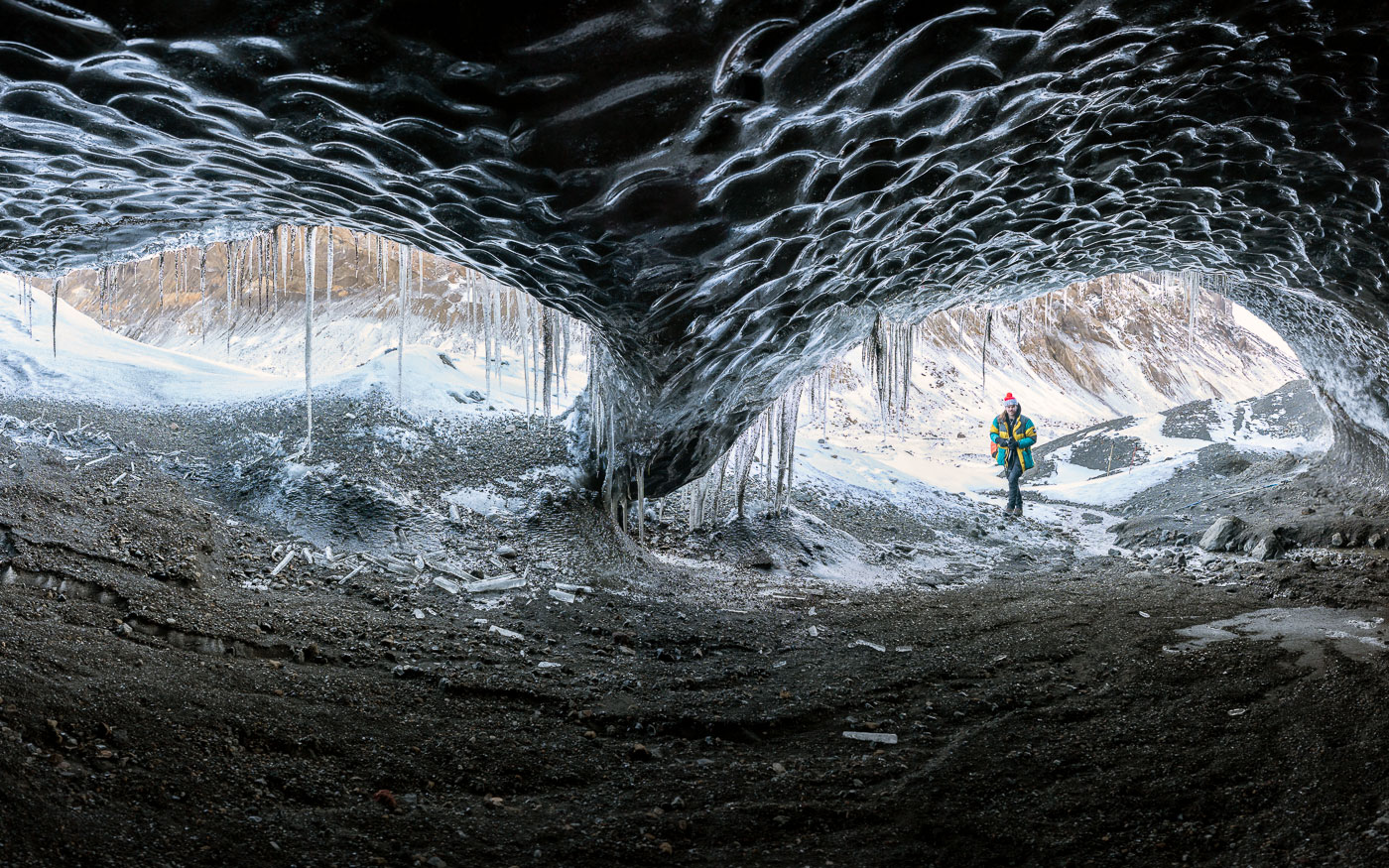 Geheimtipp schwarze Eishöhle Island