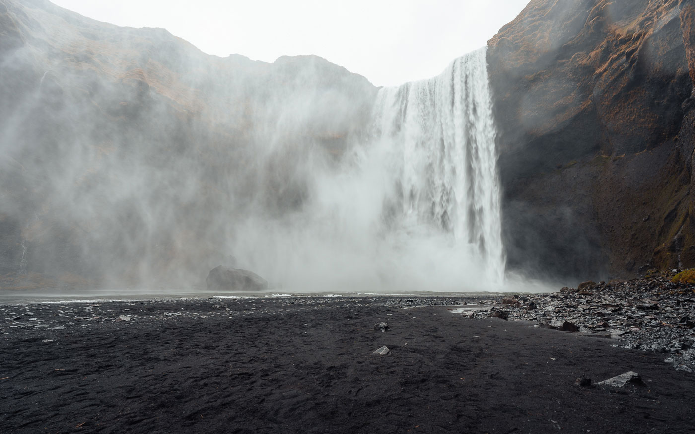 Skogafoss bei Regen im März