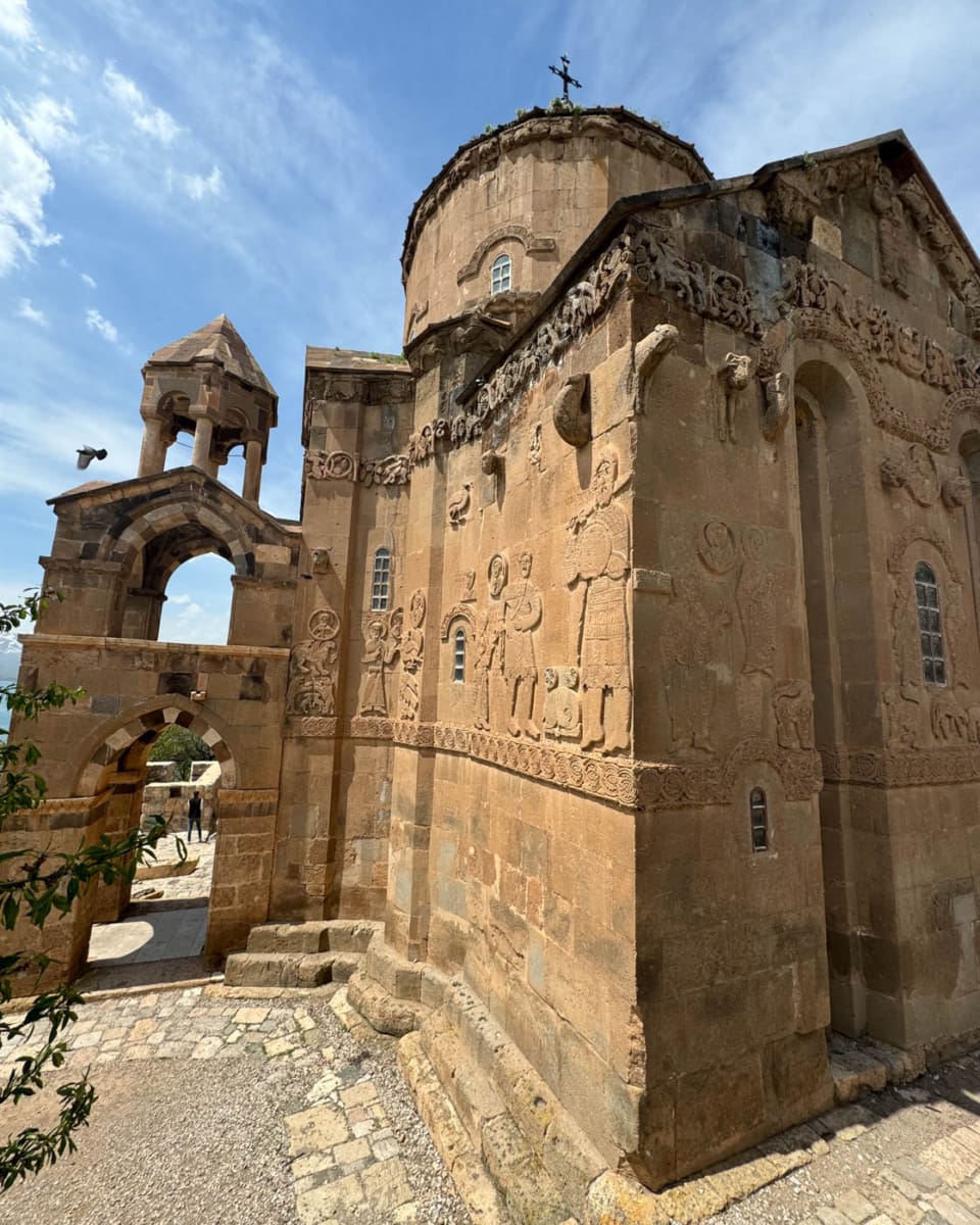 Armenische Kirche zum Heiligen Kreuz auf der Insel Akdamar