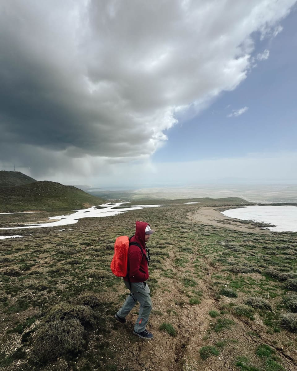 Gewitterwolken beim Wandern am Berg Suphan