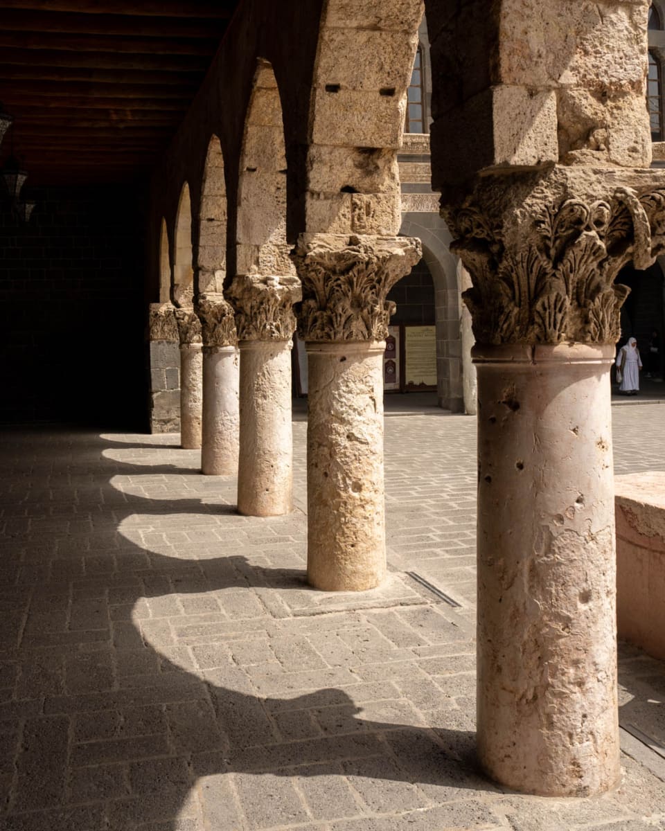 Innenhof der großen Moschee von Diyarbakir