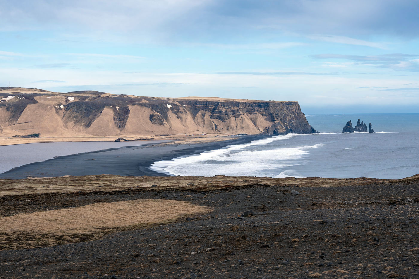 Nicht überall liegt im Winter in Island Schnee. Der Süden ist oft mild, wie hier in Dyrhólaey