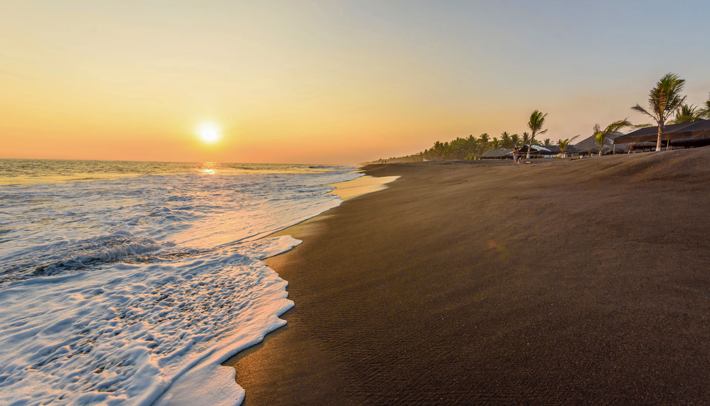 Schwarzer Strand in Monterrico, Guatemala