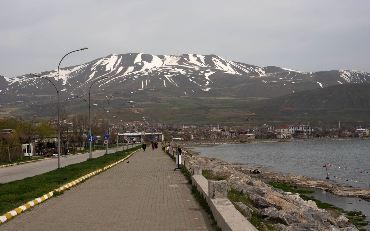 Die Stadt Tatvan mit Blick auf den Nemrut Krater
