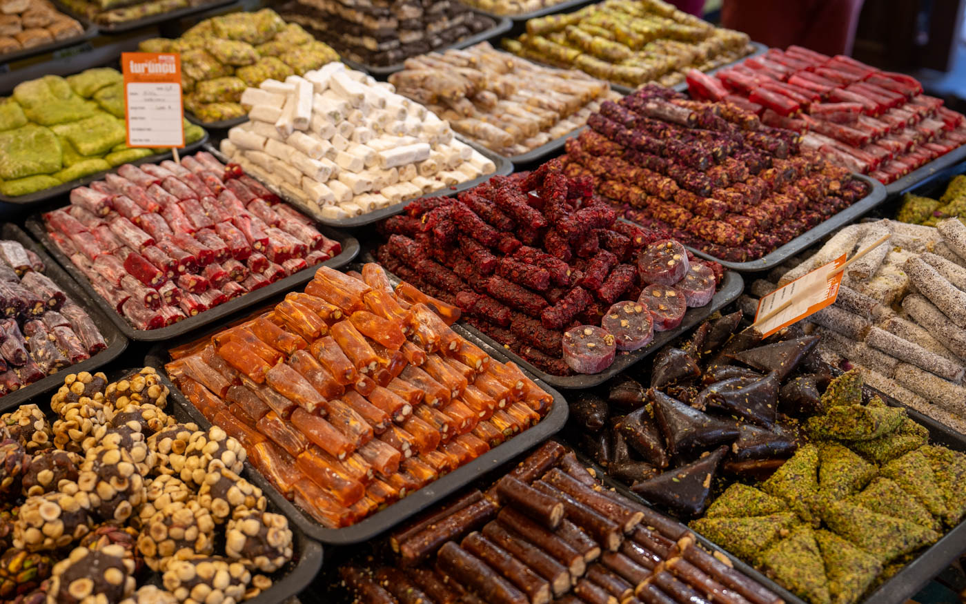 Türkische Köstlichkeiten bei einer Stadttour durch Diyarbakir