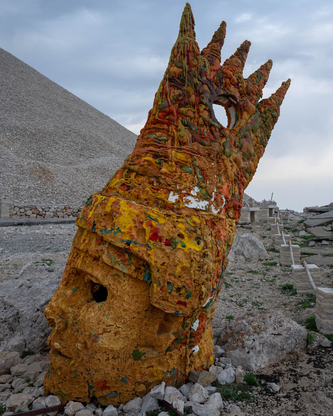 Bunte Götterfigur am Berg Nemrut