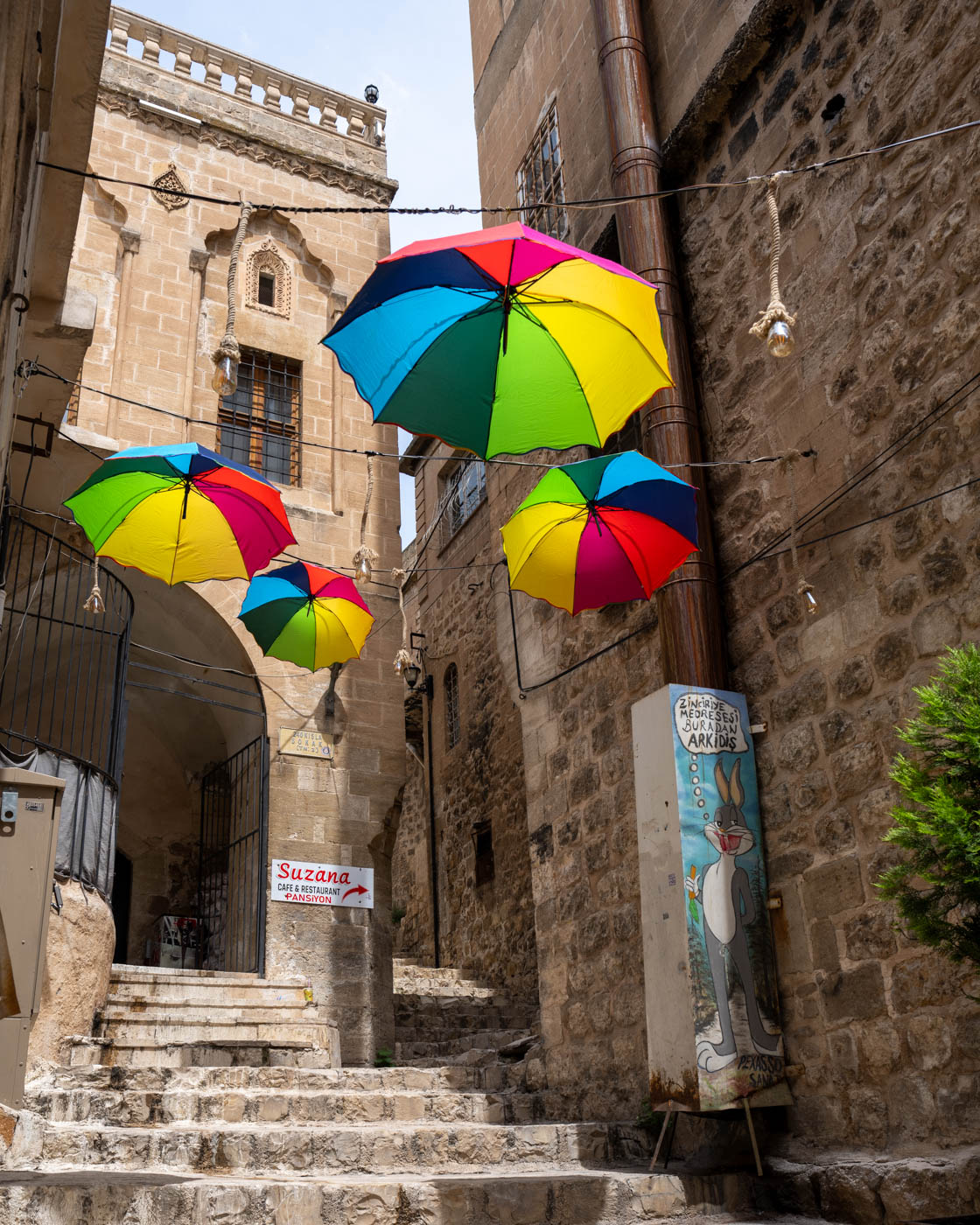 Bunter Aufstieg in Mardin