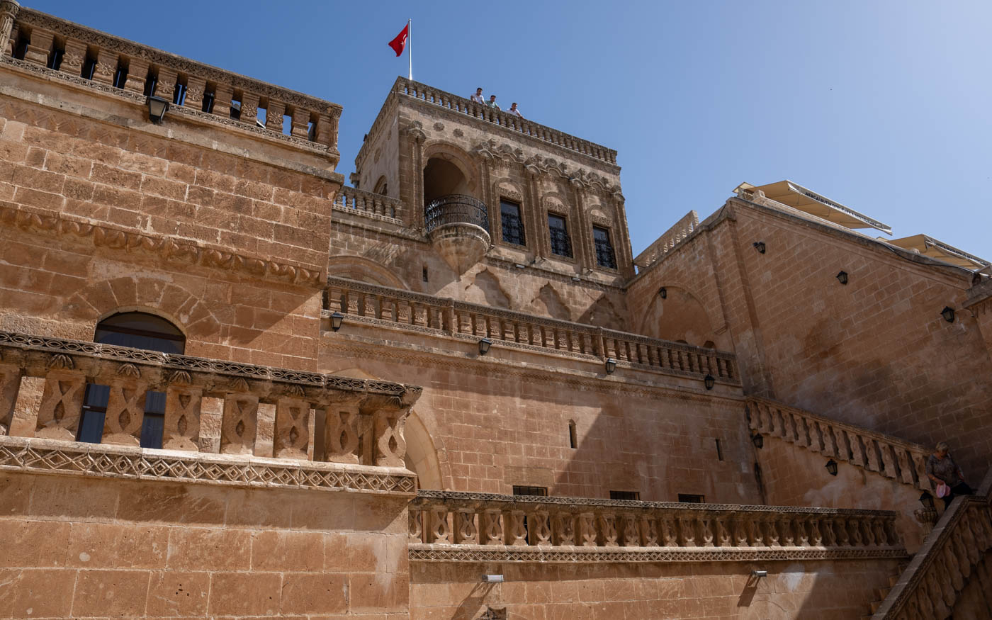 Gästehaus mit Turm in Midyat