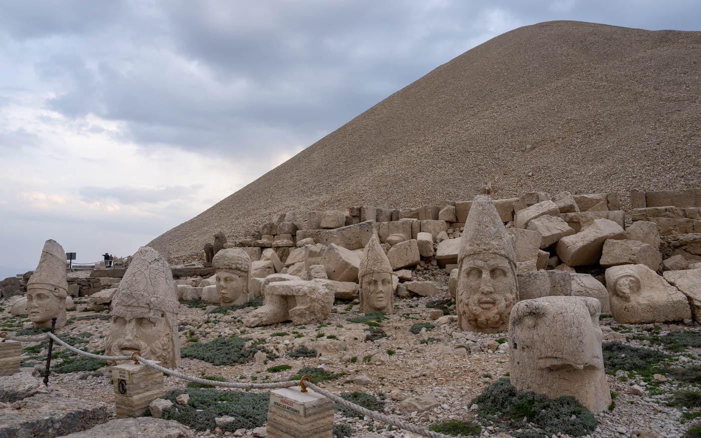 Götterfiguren auf der Westseite des Berg Nemrut