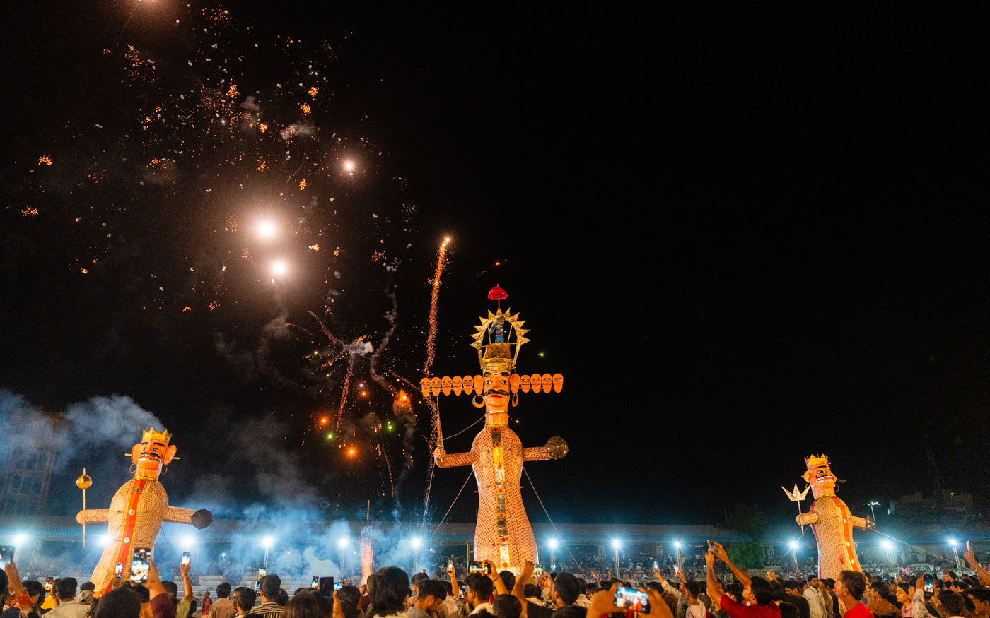 Buntes Dussehra Fest in Indien (hier Puhkar)