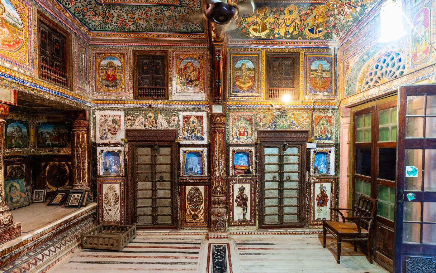 Blattgold im goldenen Haveli in Mandawa, Indien