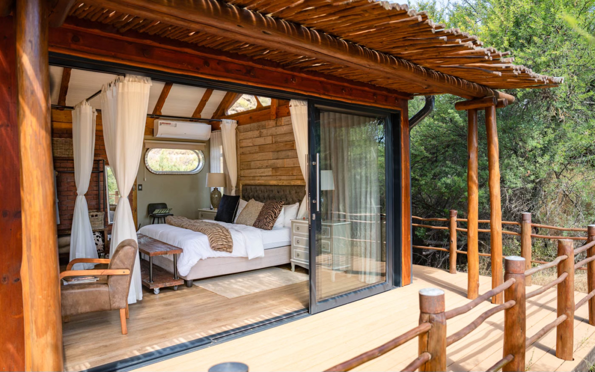 Suite von außen im Mont Eco Game Reserve