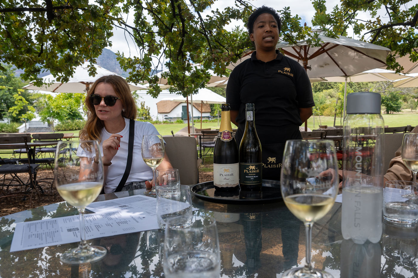 Weinprobe im Grünen auf dem Weingut Plaisir, Franschhoek